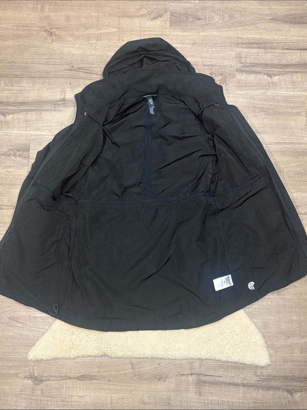 Mountain Hardwear Urbanite Parka, rain jacket, black, women’s medium - Picture 5 of 16